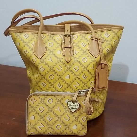 Dooney & Bourke puzzle bucket bag&wristlet wallet - Picture 13 of 16